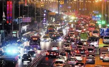 大件設(shè)備運(yùn)輸:百臺(tái)營(yíng)運(yùn)車(chē)輛保旅游節(jié)安全運(yùn)輸